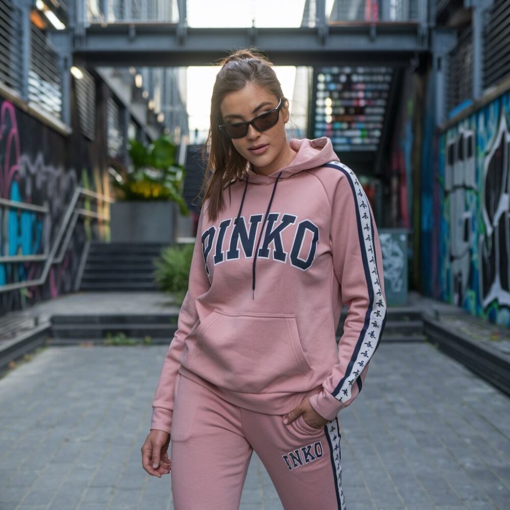 modny komplet sportowy Pinko