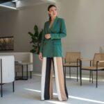 stylizacja z zieloną marynarką