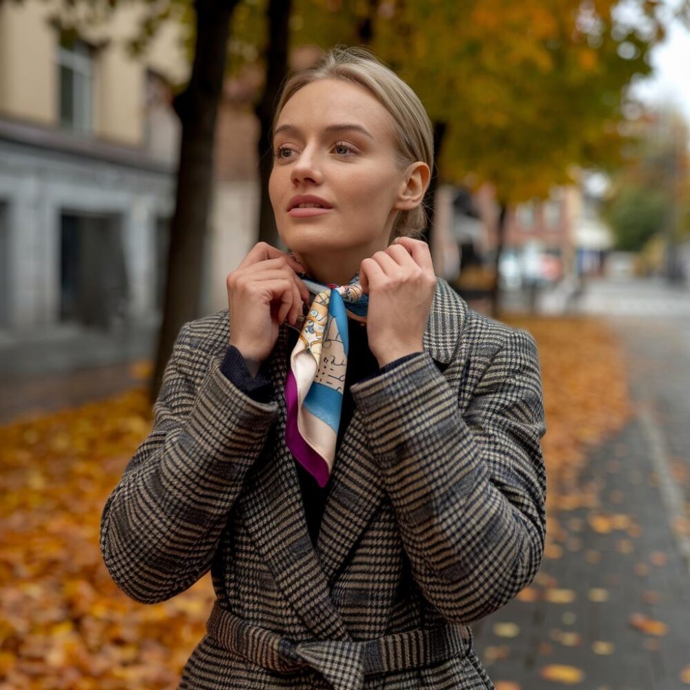 wiązanie szalika do płaszcza